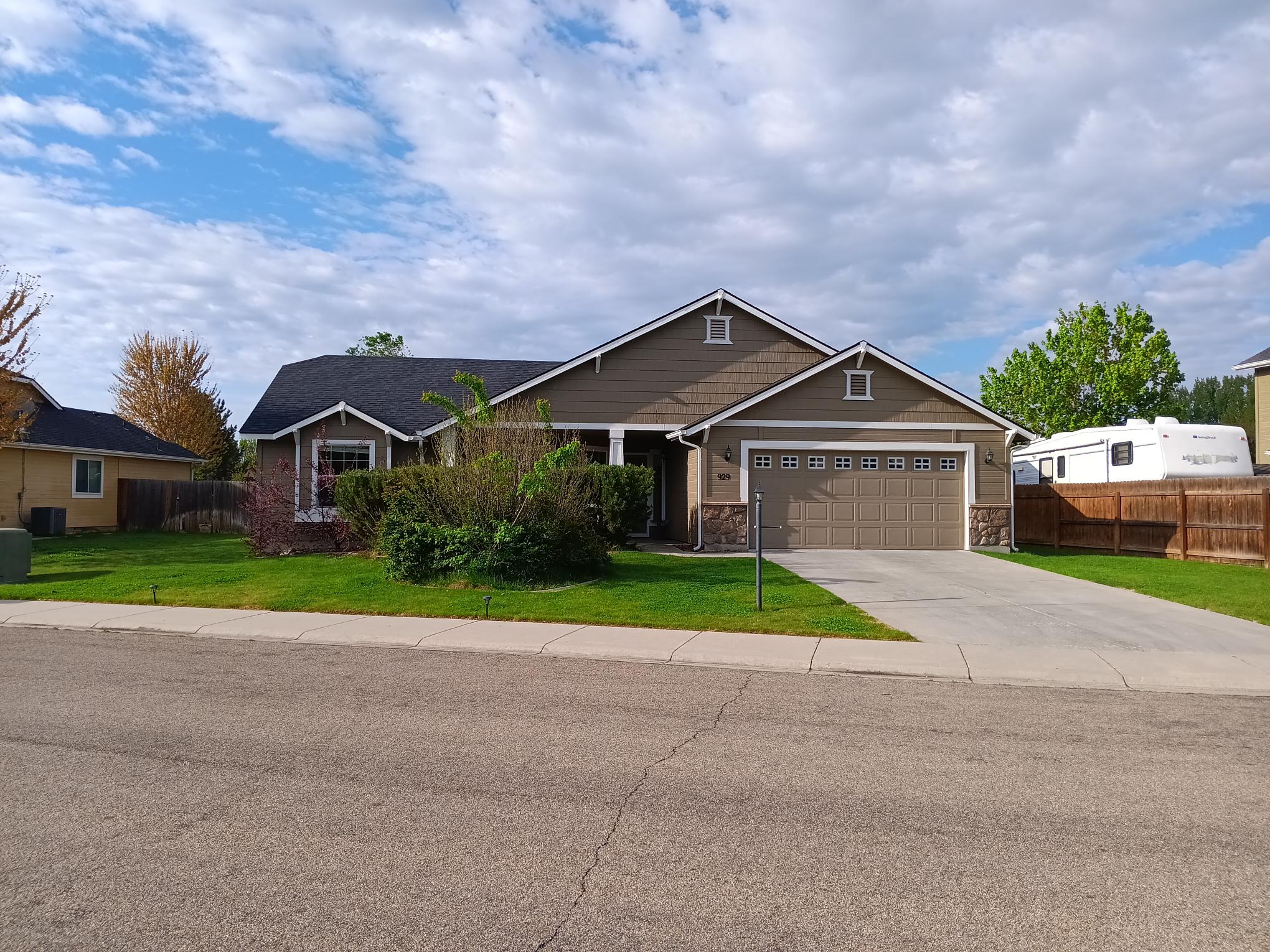 929 East Stormy Drive